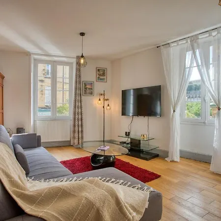 Hébergement de vacances En Couleurs - Maison 10 Pour 10 Personnes En Centre-ville